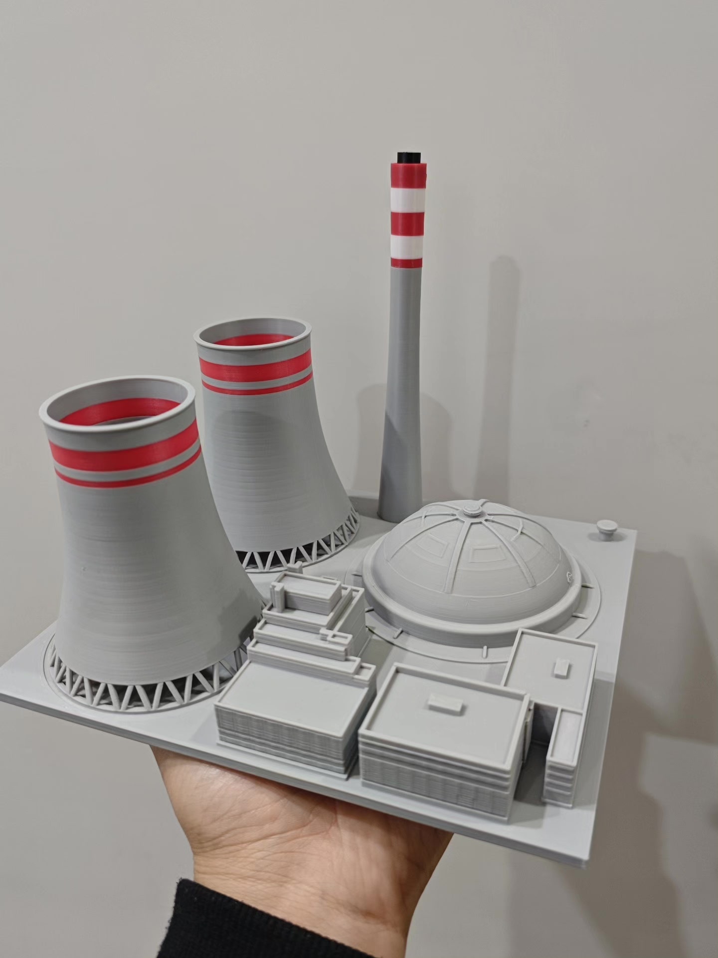 3Dプリント製ミニ火力発電所モデル（煙突と冷却塔付き）、工業 - 3D Printing Industrial のレビューと価格