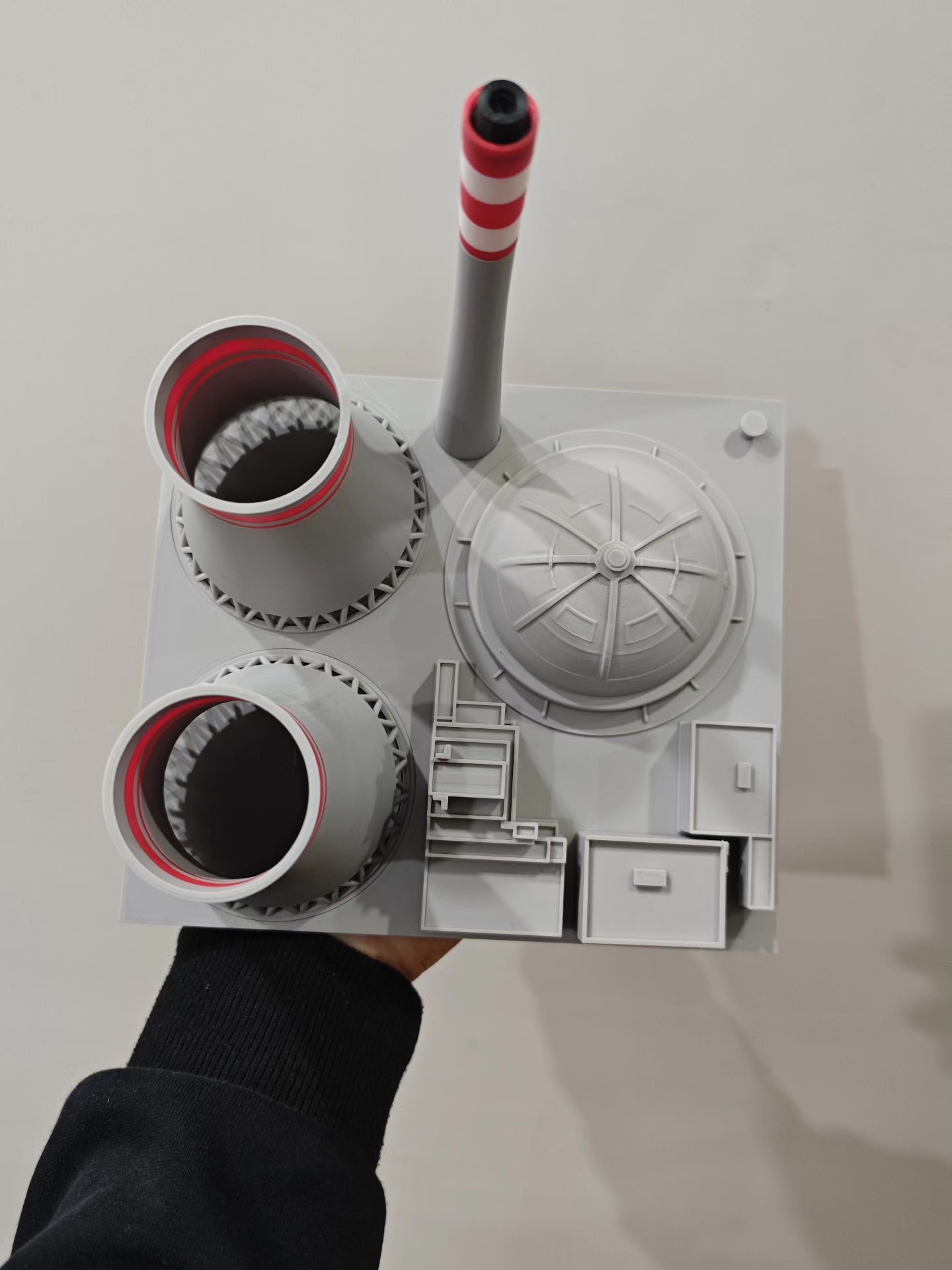 3Dプリント製ミニ火力発電所モデル（煙突と冷却塔付き）、工業 - 3D Printing Industrial のレビューと価格